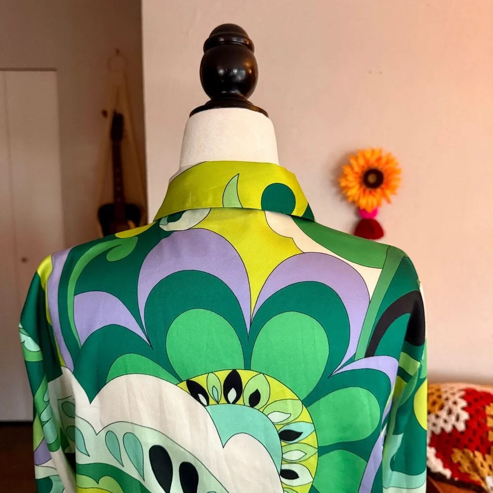 Retro Psychedelic Button-Up Blouse - Picture 4 of 9